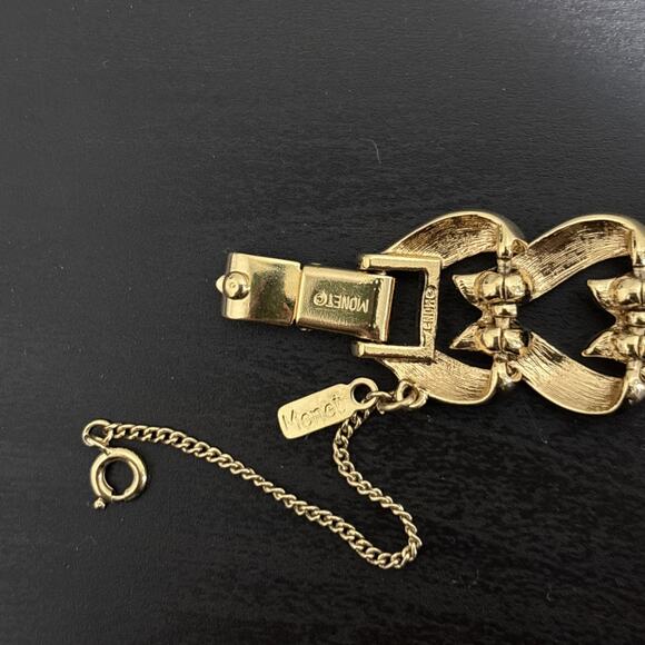 Vtg Monet Gold Tone MCM Chunky Link Bracelet w/ Safety Chain Heart Black Enamel - Picture 6 of 8